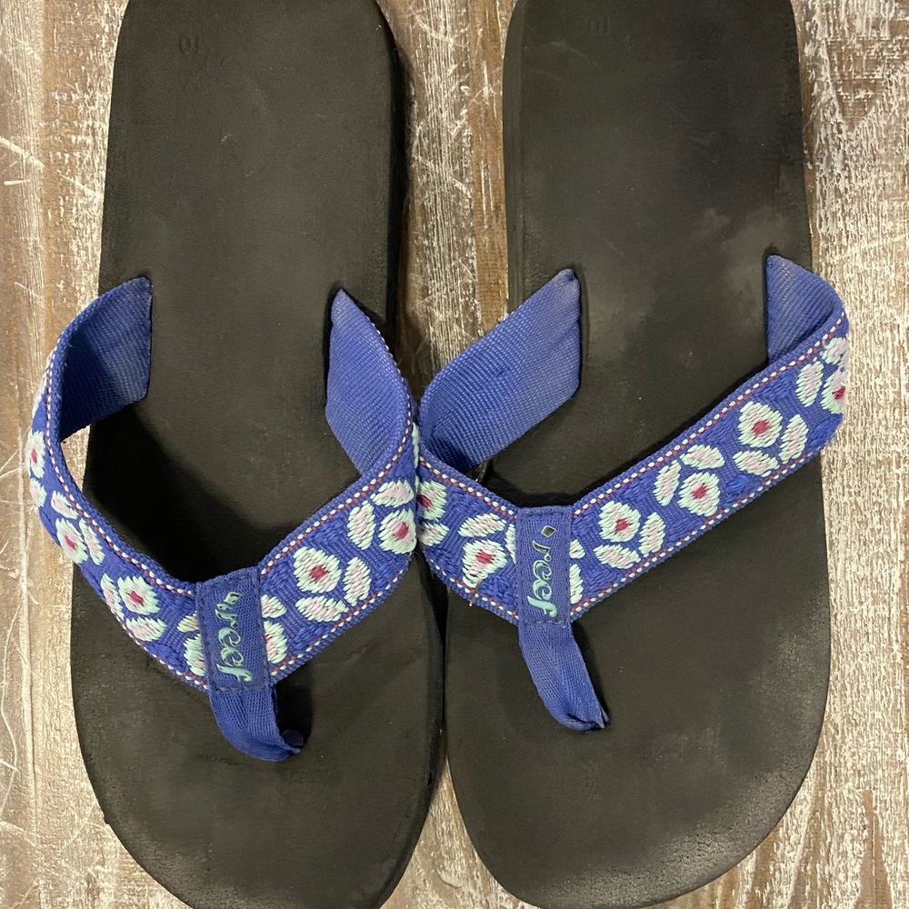Size 10 womens Reef flip flops
